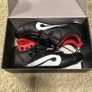 BRAND NEW FREE SHIP Peloton shoes new size 41 WITH CLEATS